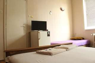 Гостевой дом Sofia Stay Guest Rooms София Трехместный номер-33